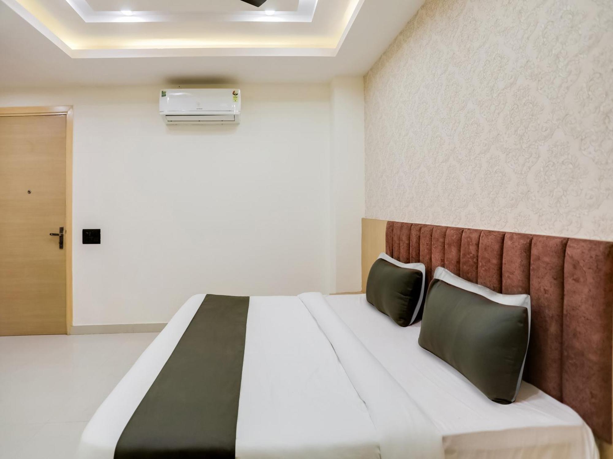 Townhouse Magnolia Corporate Stays คูร์เคาน์ ภายนอก รูปภาพ